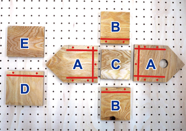 鉛筆で印の線を引く、墨付け