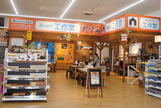 アンティーク塗装の飾り棚と素焼き鉢のペイント In 豊川正岡店 ｄｉｙ倶楽部 ｄｃｍ