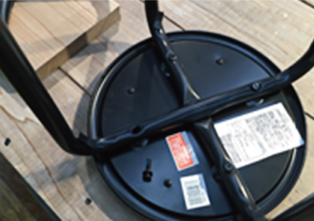 既製品の座面を外す