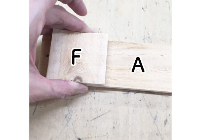 板に墨付けする