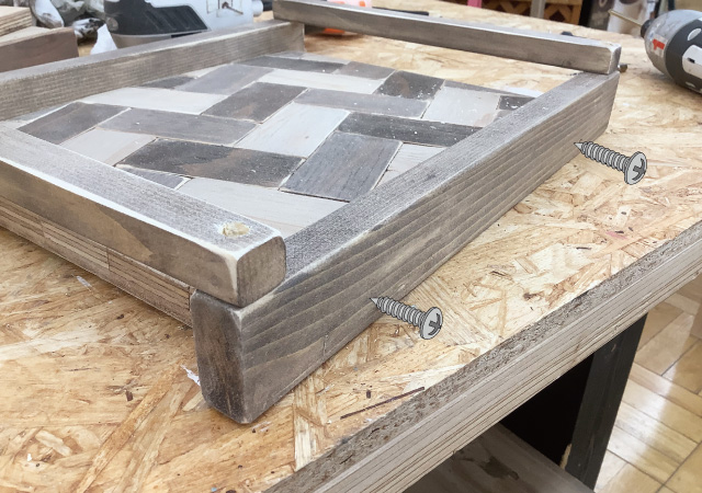 下穴をあけ,ビスで固定する,35ｍｍスリムビス