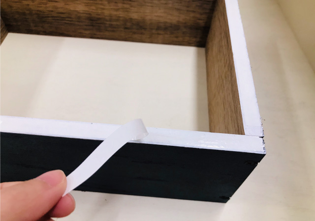 プラダンを貼り付ける