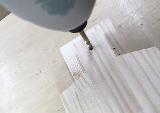 電動ドリルドライバー,穴をあける