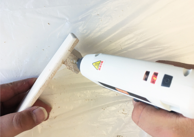 グルーガンを塗る