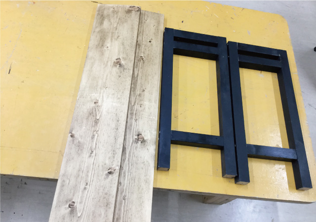 脚と板を組み合わせる