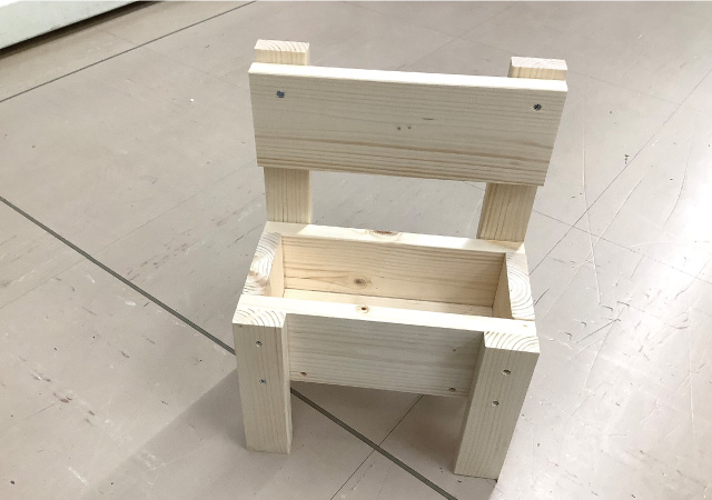 背板を取りつける