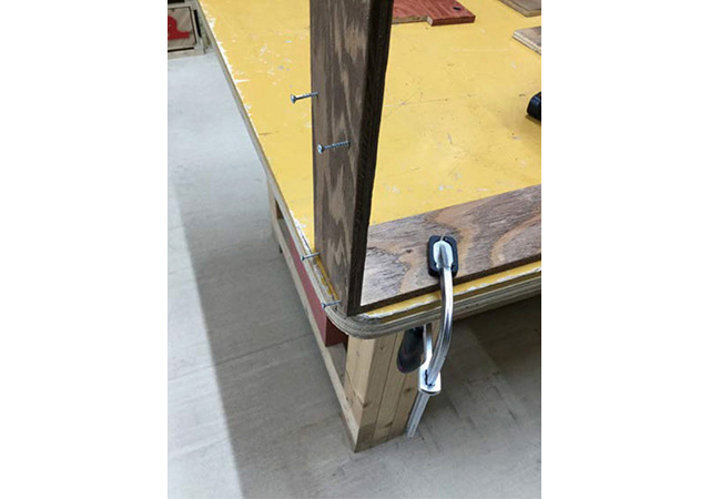 クランプで固定、組み立て