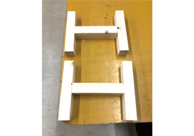 連結部材をねじ留め