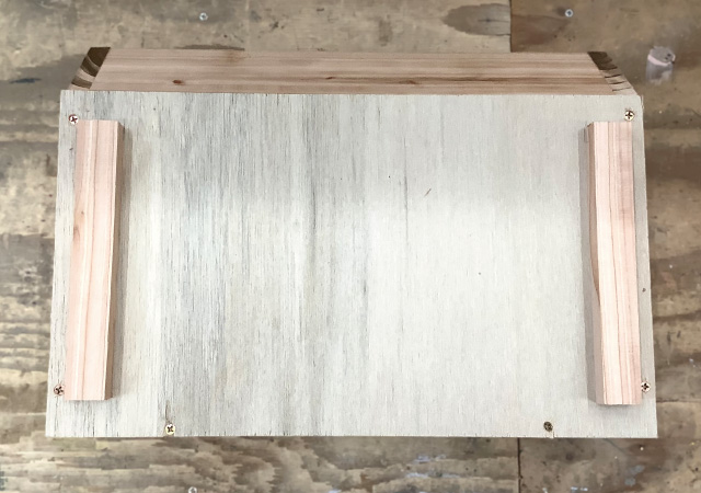 脚を付ける部分に印をする