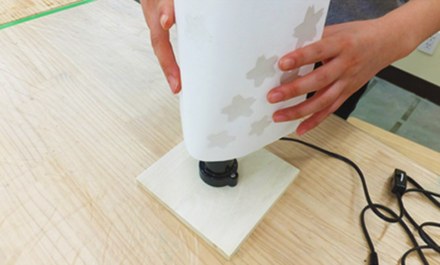 土台に障子紙を被せる