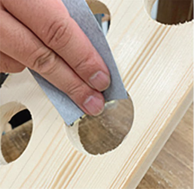 穴をあけた部分を丁寧にヤスリ掛け