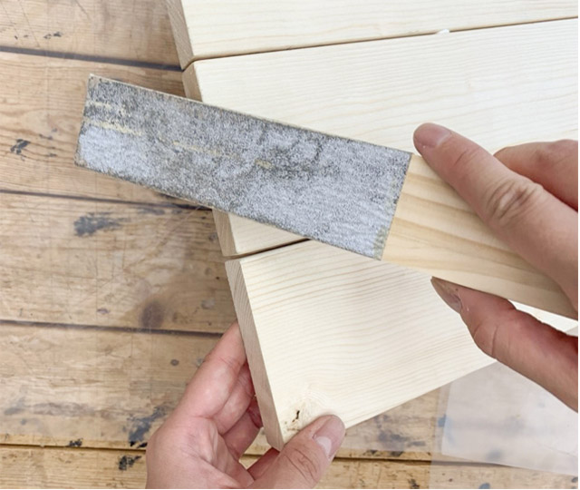 ヤスリをかける