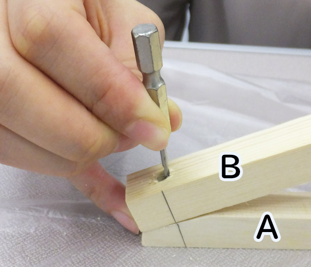 工作材Bに穴をあける