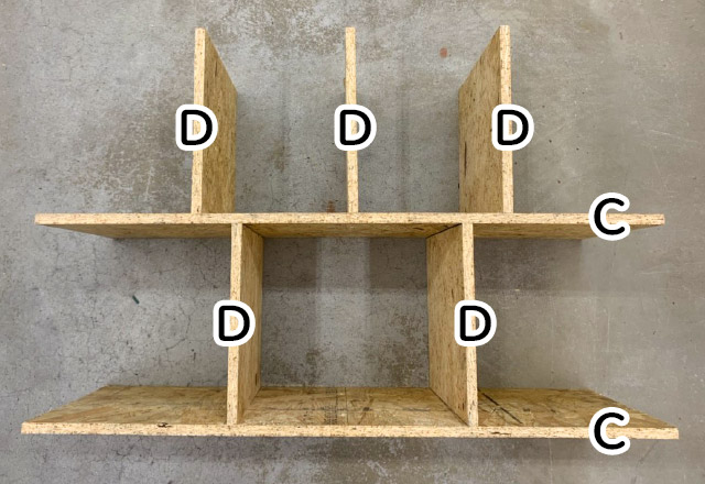 パーツを組み合わせてビス止め
