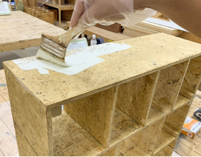 塗料を全体に塗る