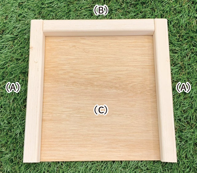 ベニヤ板を貼り付け