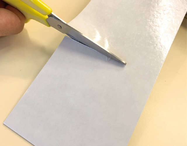 マグネットシートをカット