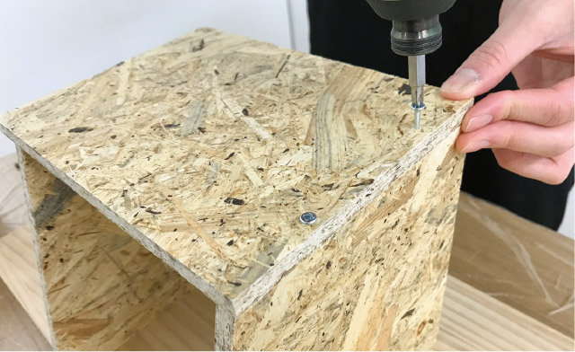 天板を取り付ける