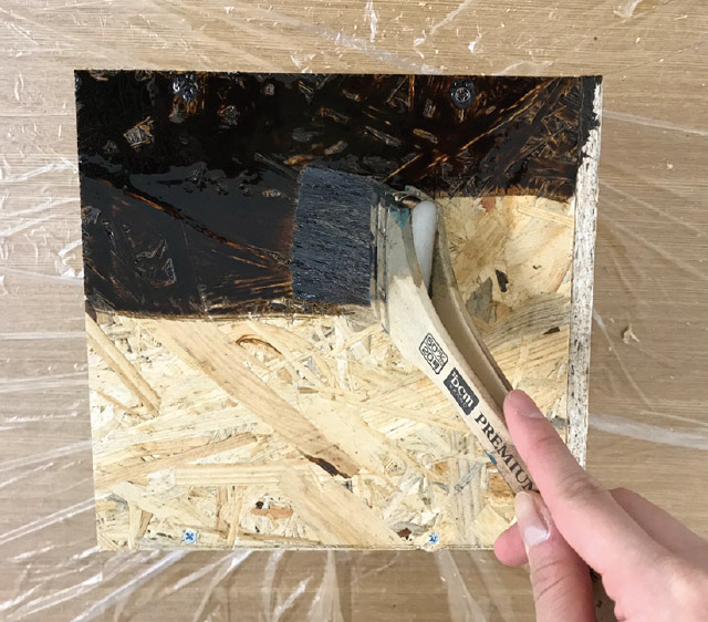 防水塗料を塗る