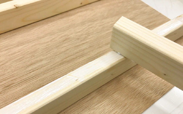 ボンドは薄く伸ばす