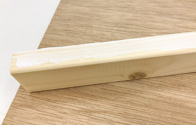 ボンドを薄く塗り広げたところ