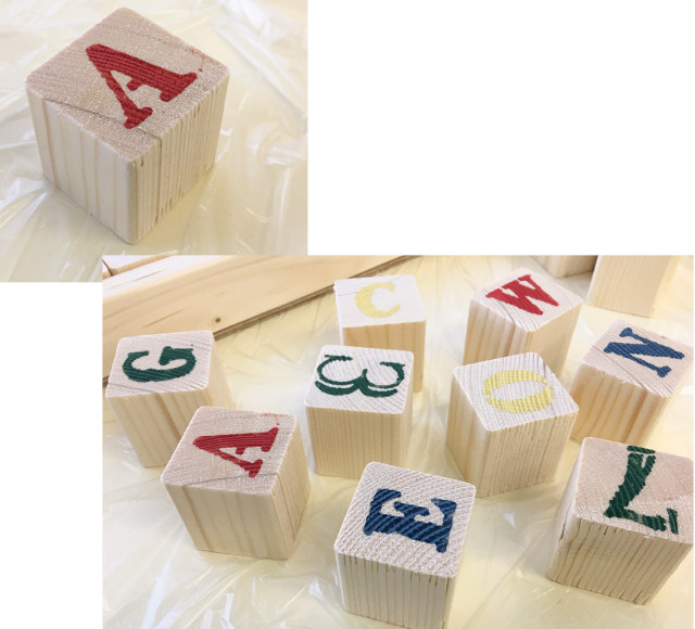 アルファベットや数字など