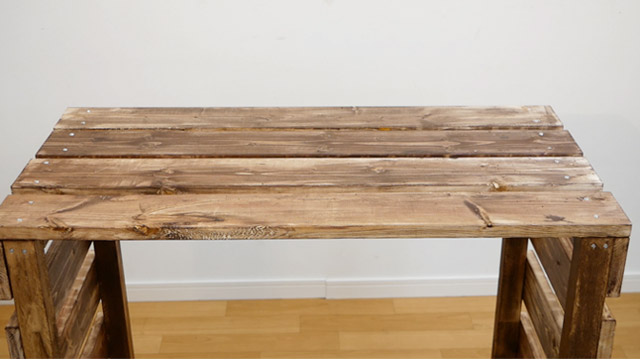 天板を4枚留める