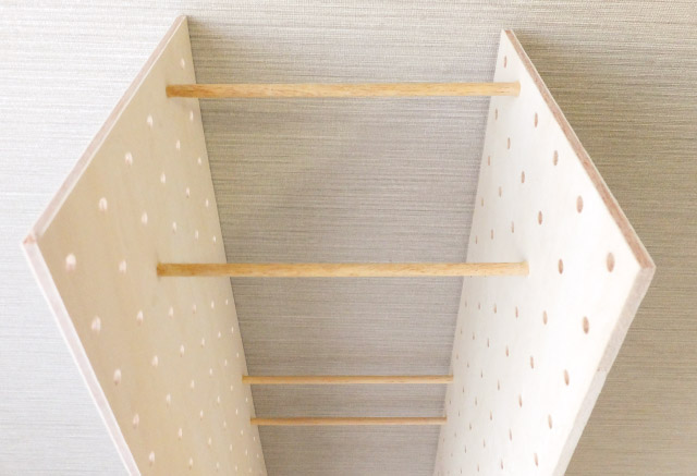 丸棒を差し込む