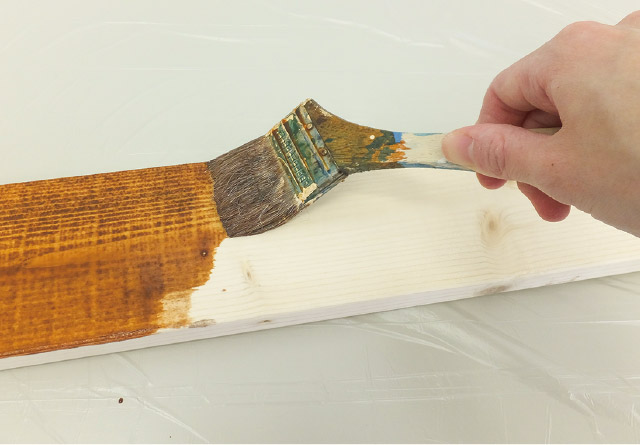 木材を塗装する