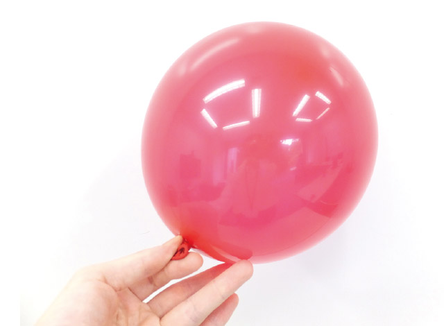 風船を膨らます
