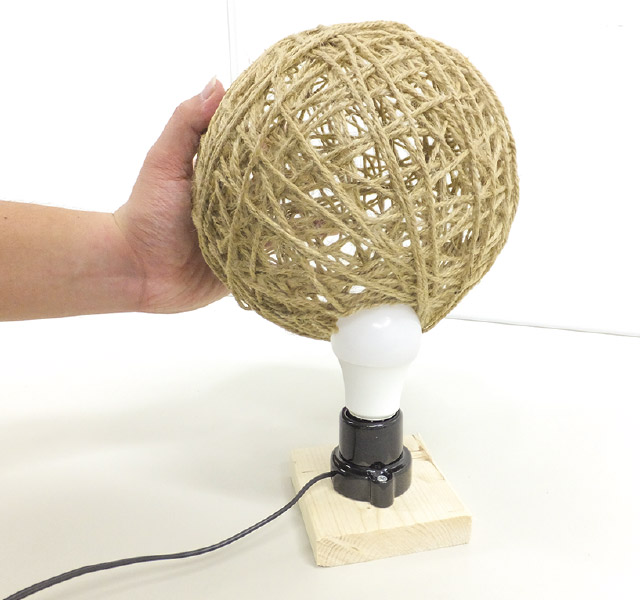 電球にセットする