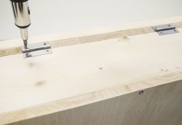 丁番を取り付ける