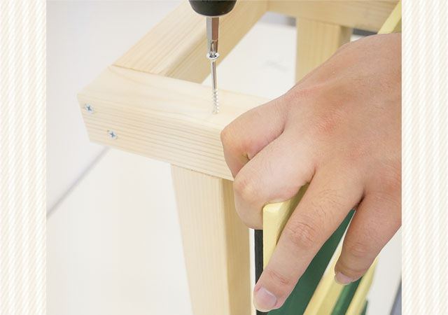 補強材を取り付ける