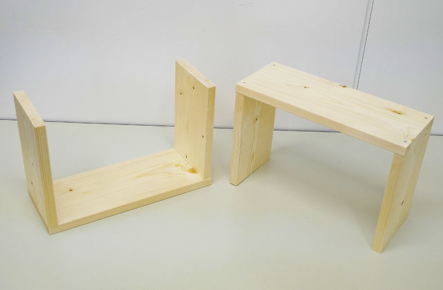 コの字の木枠組み立て