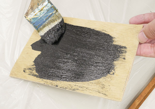 黒板塗料を塗る