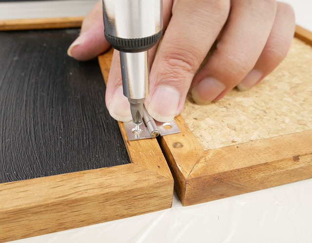 丁番を取り付ける