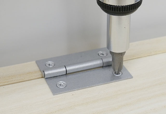 丁番を取り付ける