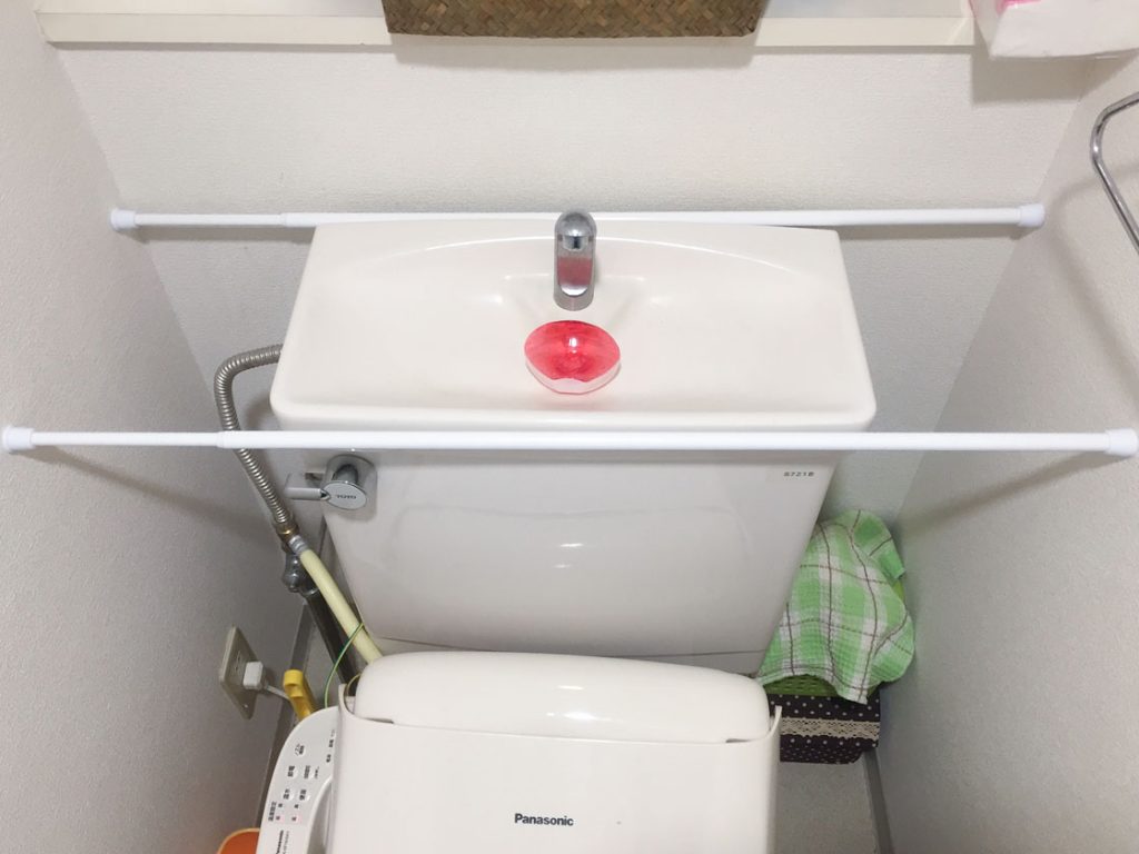 つっぱりグッズでトイレの小物を隠す術 コラムカテゴリー 収納 コラム くらしメイド dcm つっぱりグッズでトイレの小物を隠す術 コラムカテゴリー 収納 コラム くらしメイド dcm