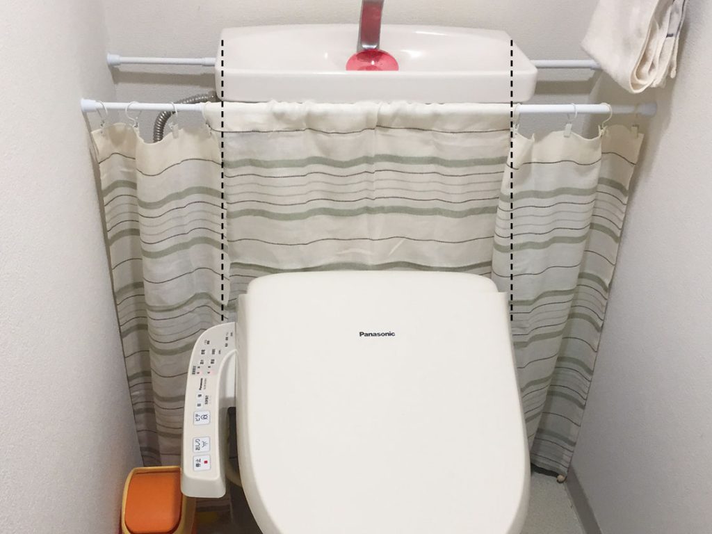 つっぱりグッズでトイレの小物を隠す術 コラムカテゴリー 収納 コラム くらしメイド ｄｃｍ