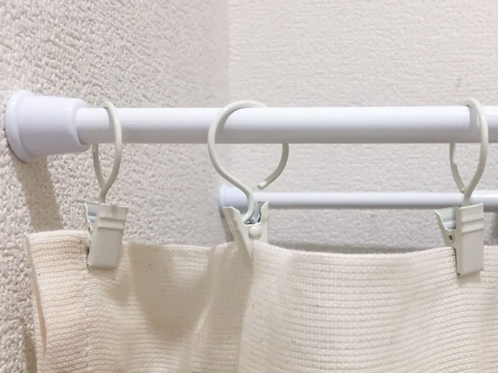 つっぱりグッズでトイレの小物を隠す術 ｜ コラムカテゴリー：収納 ｜ コラム くらしメイド ｜ DCM