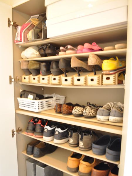 マンションの狭い玄関をスッキリさせる収納アイデア コラムカテゴリー 収納 コラム くらしメイド ｄｃｍ