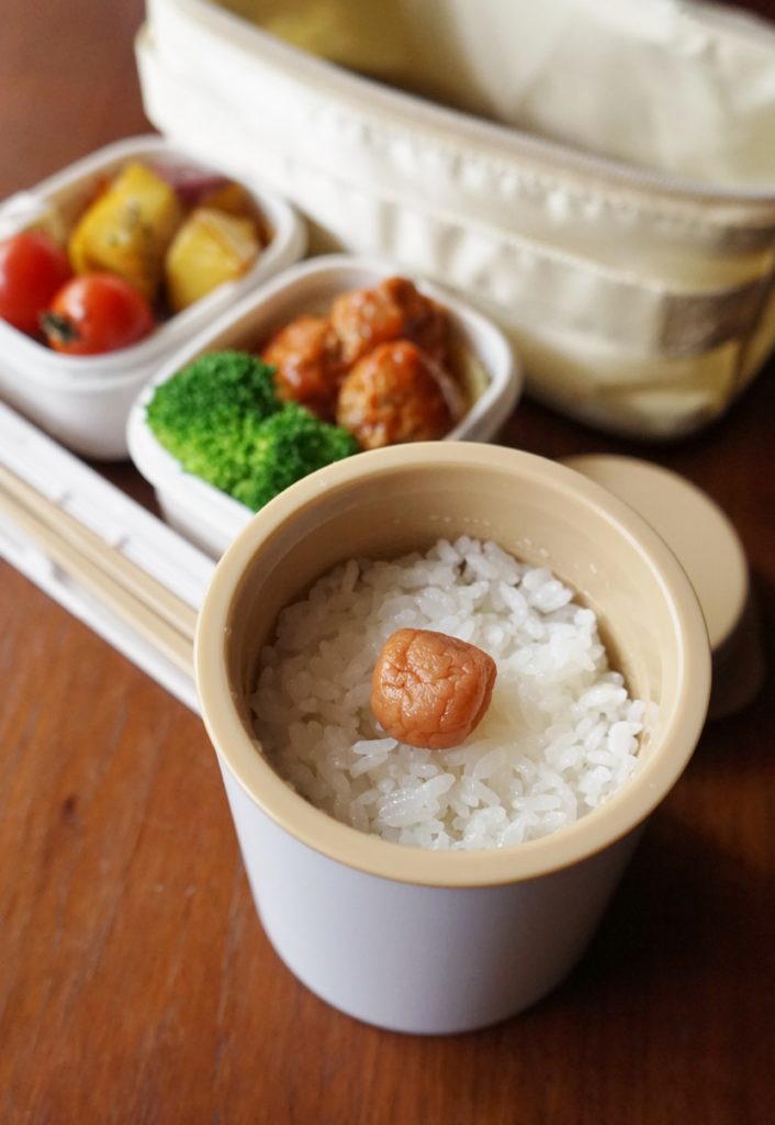 収納便利な保温弁当箱 ランチジャーを紹介 いつでもホカホカごはん 主婦モニターの品評会 気になる商品をお試し 主婦モニターの品評会 連載 コラム くらしメイド ｄｃｍ
