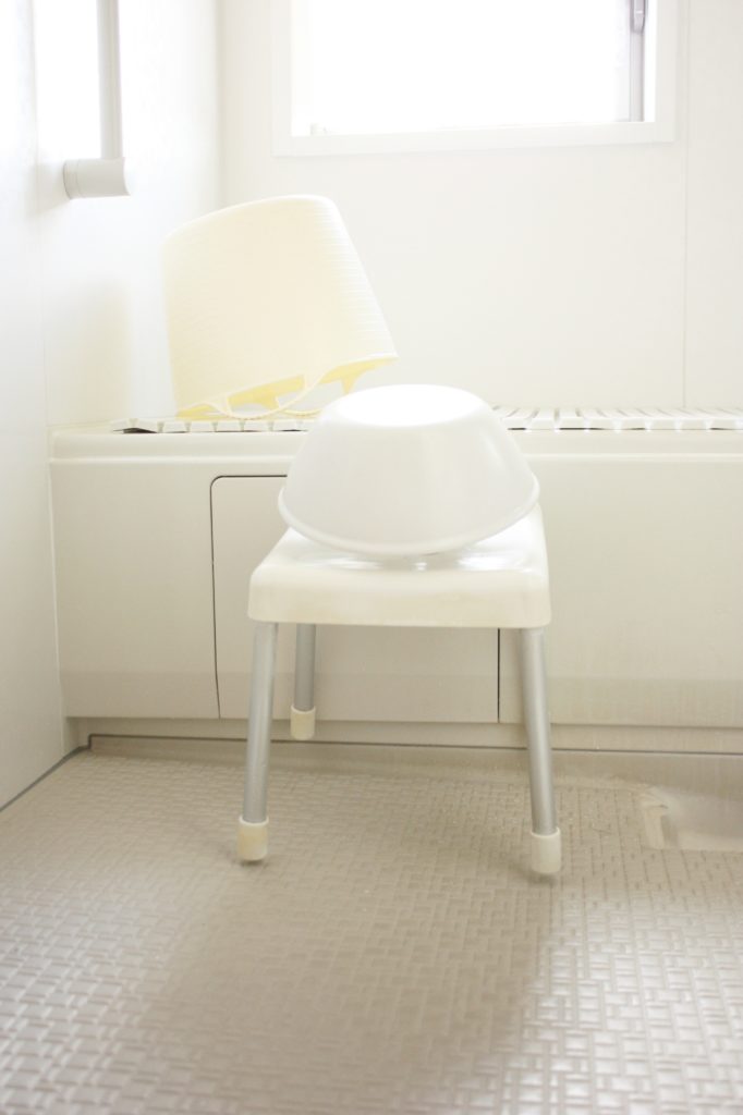 これでカビ知らず 風呂いす 湯桶フック 主婦モニターの品評会 気になる商品をお試し 主婦モニターの品評会 連載 コラム くらしメイド ｄｃｍ