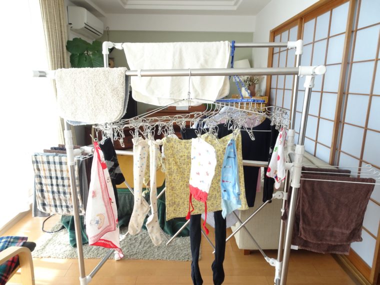 バスタオルも布団も干せちゃう ステンレス室内干し 主婦モニターの品評会 気になる商品をお試し 主婦モニターの品評会 連載 コラム くらしメイド ｄｃｍ