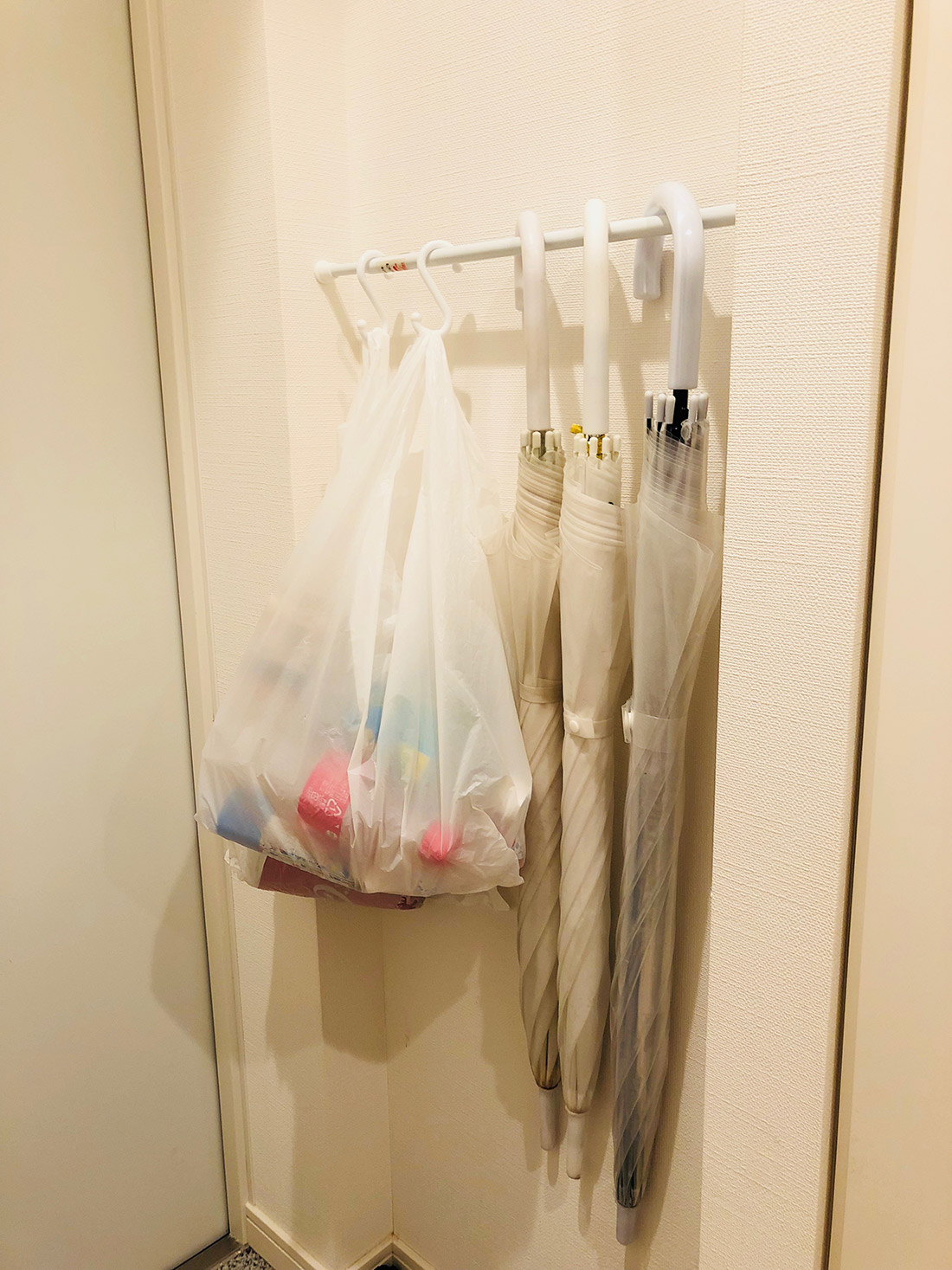 突っ張り棒の正しい取り付け方と活用術 コラムカテゴリー 収納 コラム くらしメイド ｄｃｍ