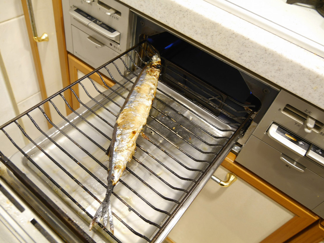魚焼きグリル洗い 地獄から脱出する 家事の裏ワザ 連載 コラム くらしメイド dcm 魚焼きグリル洗い 地獄から脱出する 家事の裏ワザ 連載 コラム くらしメイド dcm