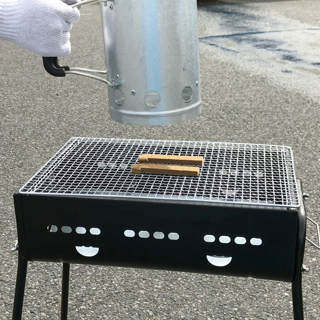 火起こしの手順①着火剤を置く