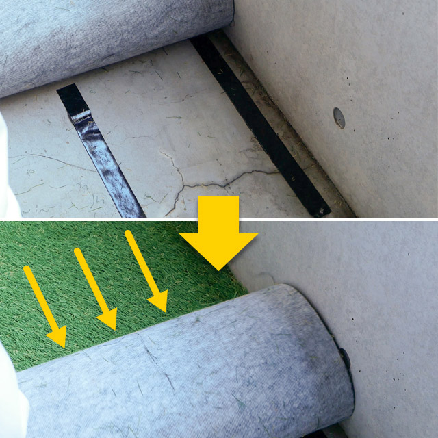 剥離紙をはがし、床の端から人工芝を貼る