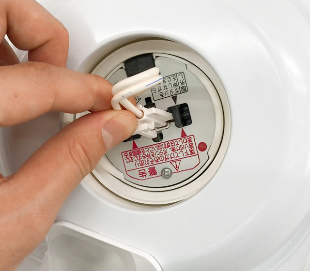 コネクタをアダプターに接続する