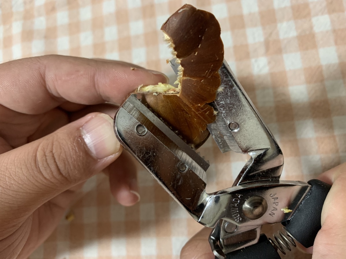 栗くり坊主　サクサク切っていく